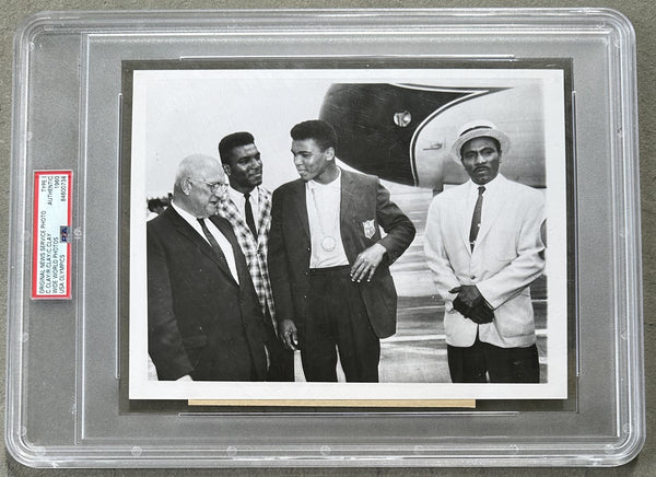 CLAY, CASSIUS ORIGINAL TYPE 1 PHOTOGRAPH (1960 OLYMPICS-PSA/DNA)