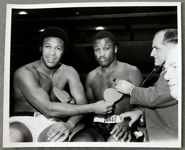 FRAZIER, JOE-JIMMY ELLIS I TYPE 1 WIRE PHOTO (1970)