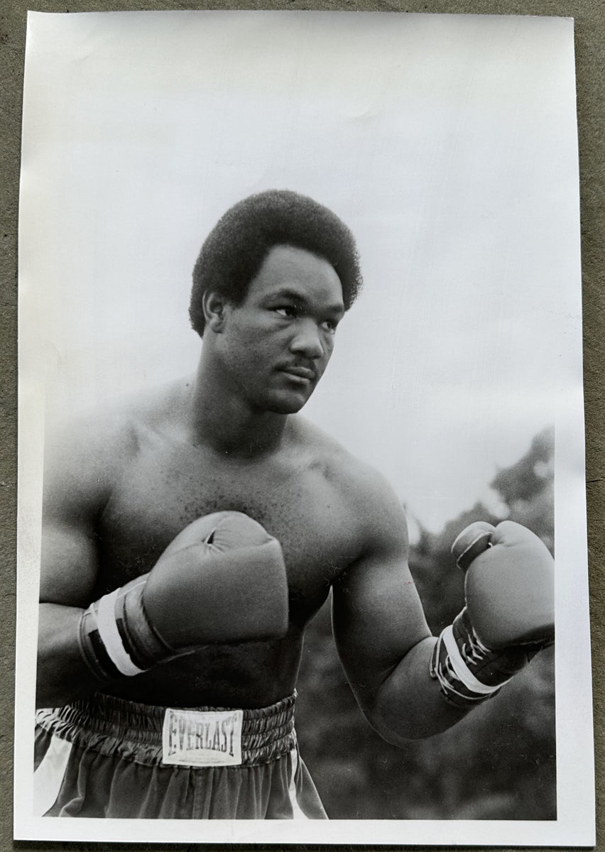 FOREMAN, GEORGE ORIGINAL TYPE 1 PHOTOGRAPH (1976) – JO Sports Inc.