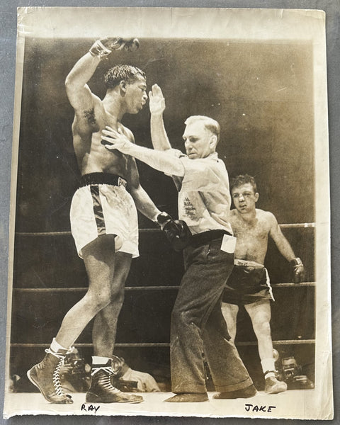 ROBINSON, SUGAR RAY-JAKE LAMOTTA VI ORIGINAL LARGE FORMAT PHOTO (1951)