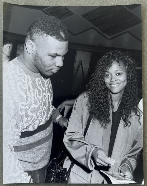 TYSON, MIKE & ROBIN GIVENS ORIGINAL TYPE 1 PHOTO (1987)