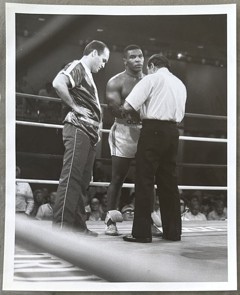 TYSON, MIKE & KEVIN ROONEY & FRANK CAPPUCCINO ORIGINAL TYPE 1 PHOTO (1985-DONNIE LONG FIGHT)