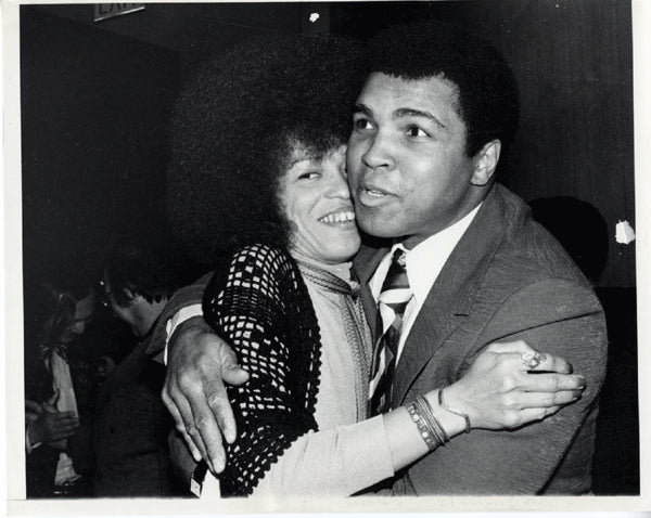 ALI, MUHAMMAD & ANGELA DAVIS WIRE PHOTO – JO Sports Inc.