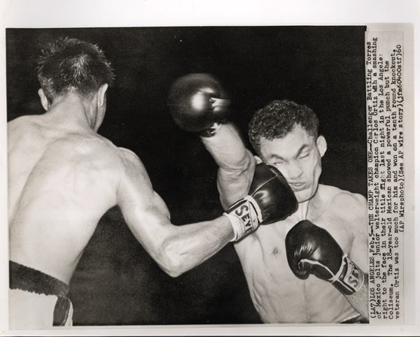 ORTIZ, CARLOS-BATTLING TORRES WIRE PHOTO (1960) – JO Sports Inc.